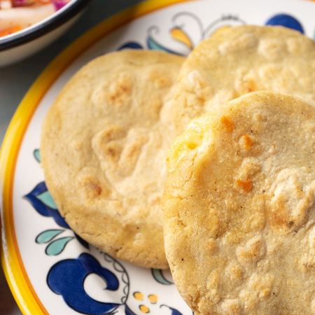 Pupusa de Queso Con Loroco