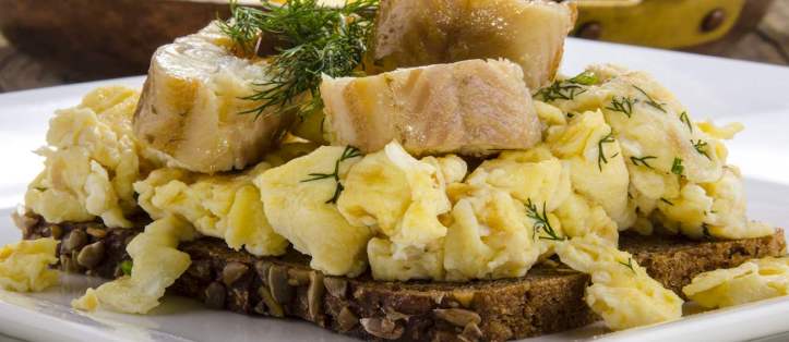 Røget ål med røræg